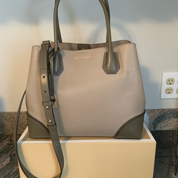 Michael Kors Purse - Picture 7 of 7